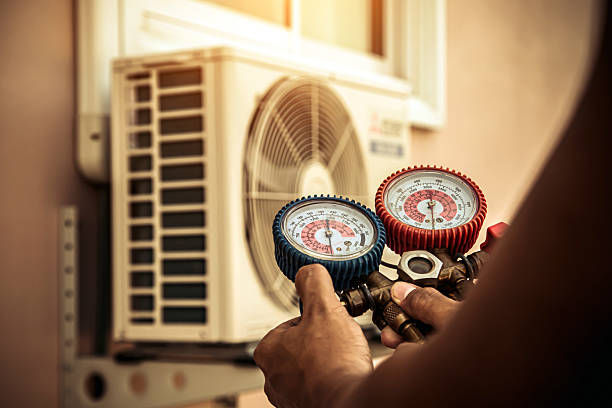 Professional Hvac Installation technician working in Rock Island, IL